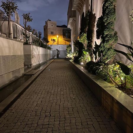 Laura Compound- Authentic 1 Bedroom Charming & Specious تل أبيب المظهر الخارجي الصورة