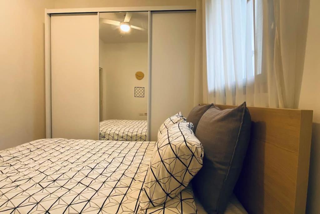 Laura Compound- Authentic 1 Bedroom Charming & Specious تل أبيب المظهر الخارجي الصورة