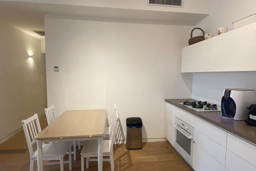 Laura Compound- Authentic 1 Bedroom Charming & Specious تل أبيب المظهر الخارجي الصورة