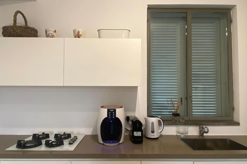 Laura Compound- Authentic 1 Bedroom Charming & Specious تل أبيب المظهر الخارجي الصورة