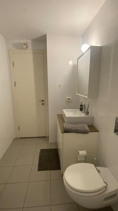 Laura Compound- Authentic 1 Bedroom Charming & Specious تل أبيب المظهر الخارجي الصورة