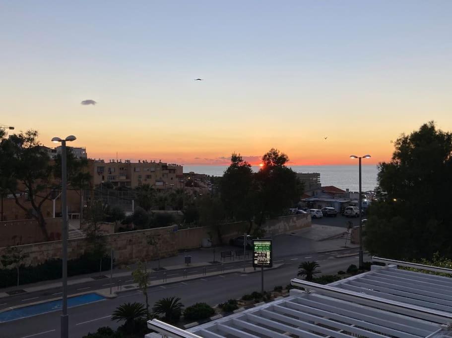 Laura Compound- Authentic 1 Bedroom Charming & Specious تل أبيب المظهر الخارجي الصورة
