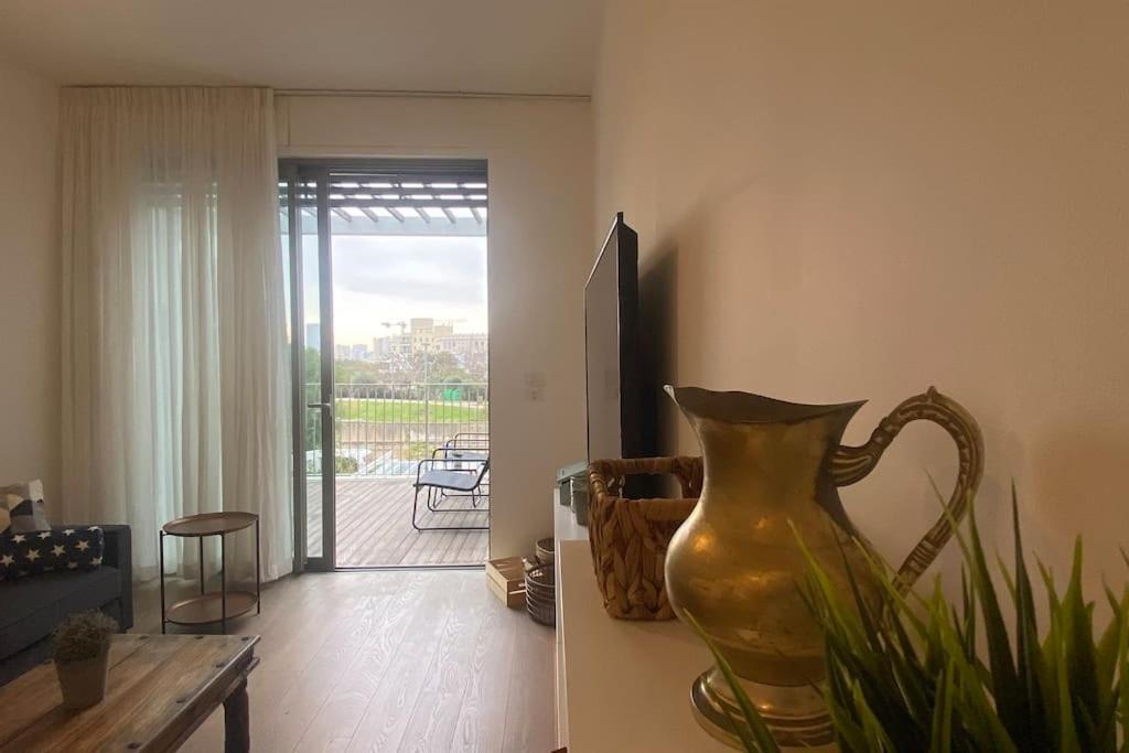 Laura Compound- Authentic 1 Bedroom Charming & Specious تل أبيب المظهر الخارجي الصورة