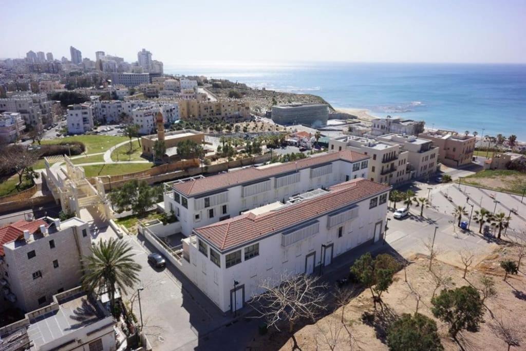Laura Compound- Authentic 1 Bedroom Charming & Specious تل أبيب المظهر الخارجي الصورة