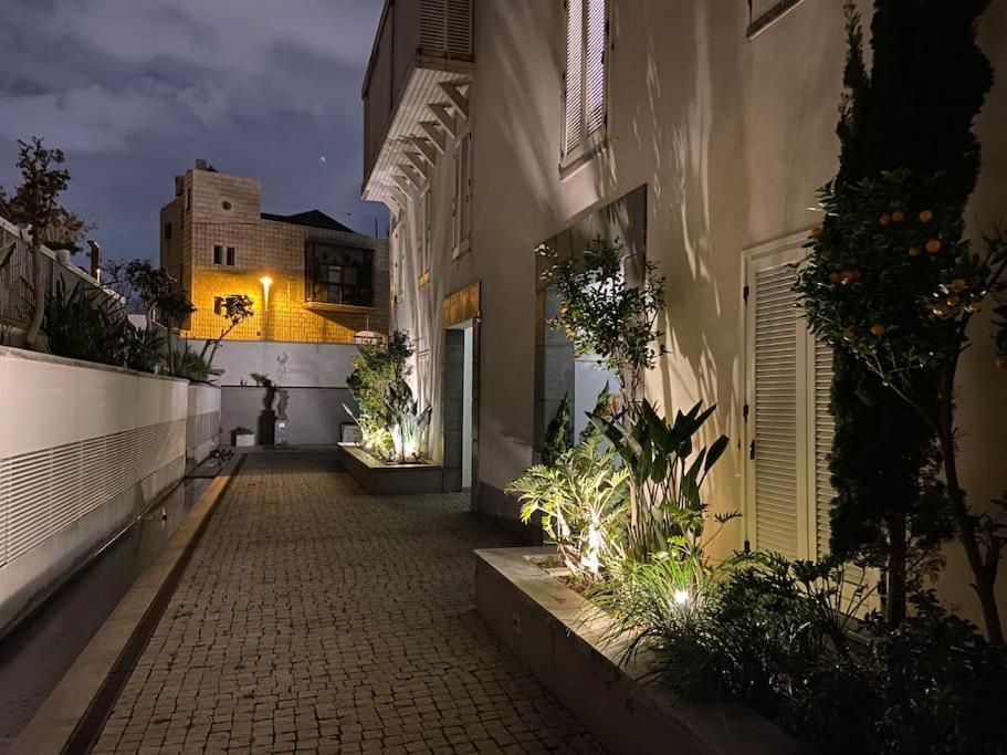 Laura Compound- Authentic 1 Bedroom Charming & Specious تل أبيب المظهر الخارجي الصورة